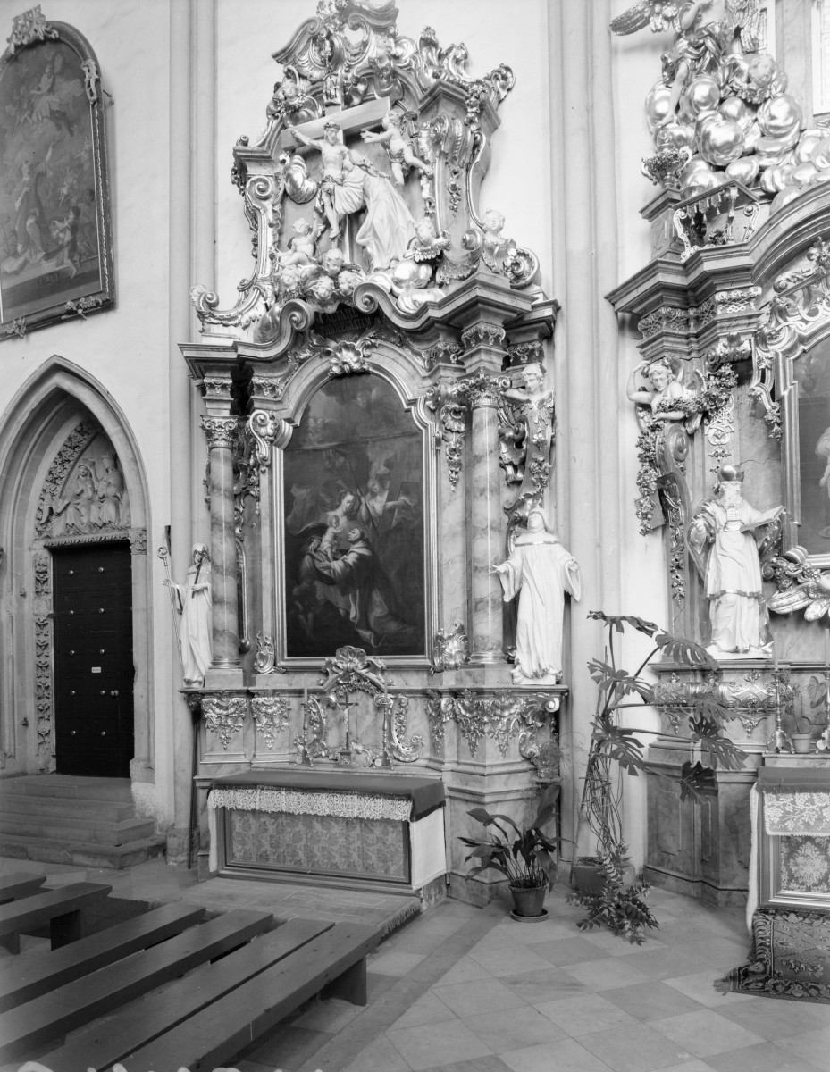 sanktuarium św. Jadwigi Śląskiej - kościół: kaplica św. Jadwigi -  boczny ołtarz z obrazem F. Schefflera, skan 1