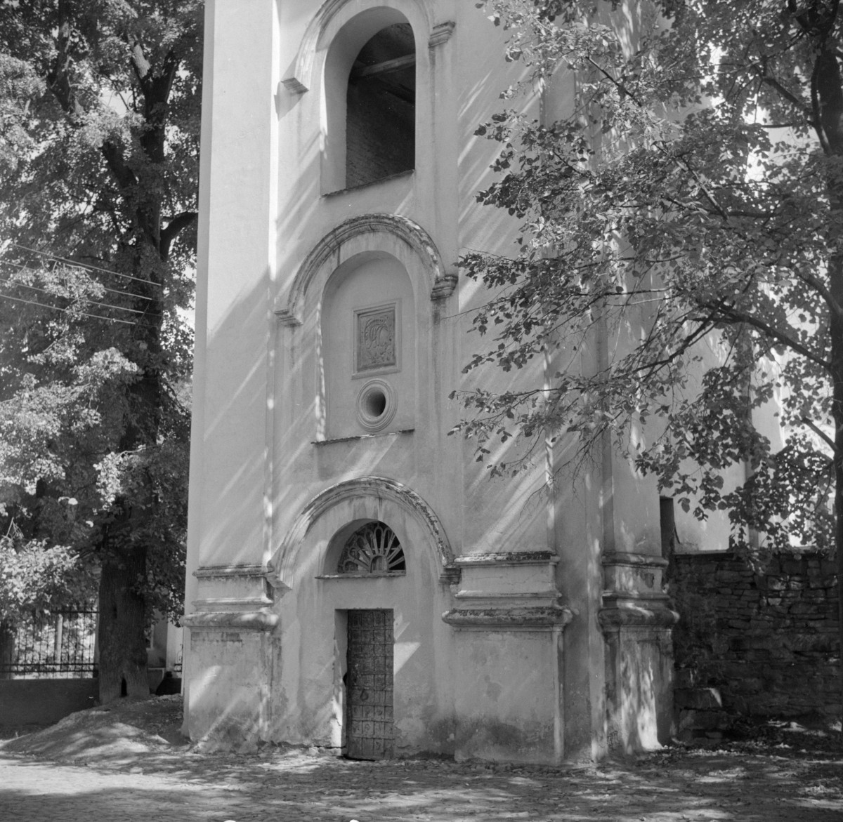 dzwonnica przy kościele parafialnym pw. św. Marii Magdaleny - elewacja zachodnia, fragment, skan 1