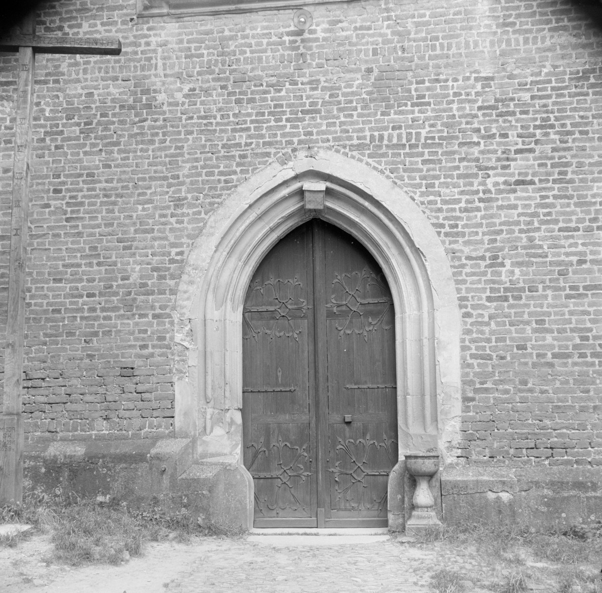 kolegiata Bożego Ciała - portal, tympanon, skan 1