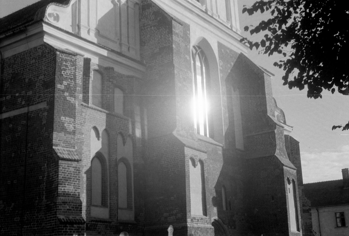 katedra - elewacja zachodnia, przepory, skan 1