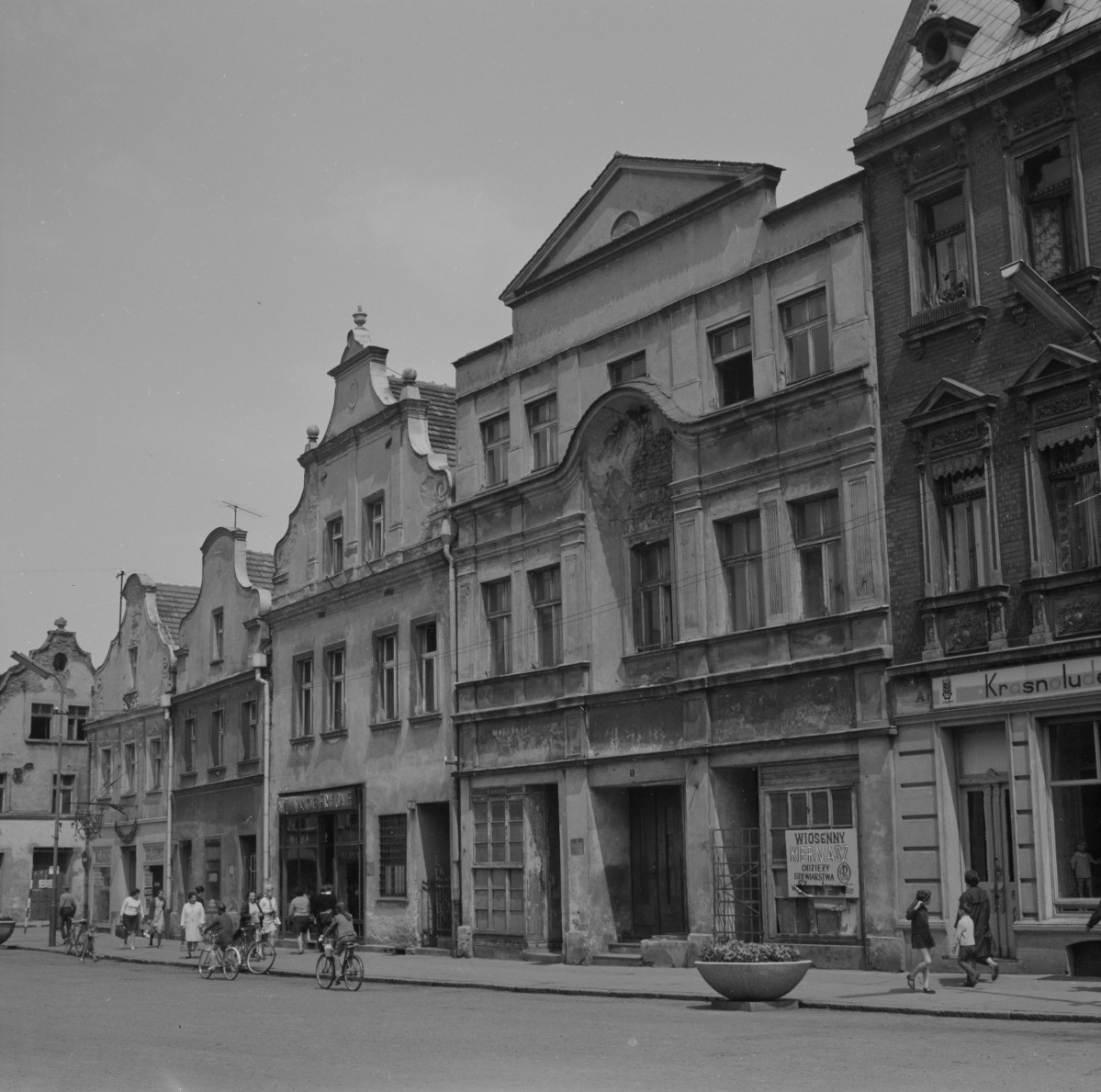 rynek miejski - pierzeja wschodnia, skan 1