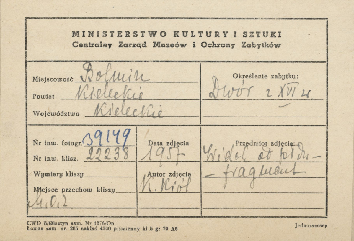 Ruiny dworu obronnego - fragment płd. elewacji - metryczka, skan 1