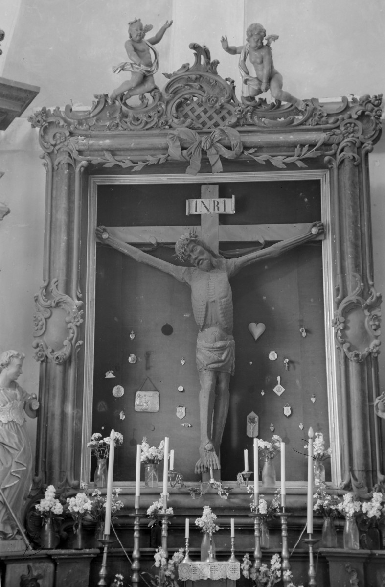 klasztor Franciszkanów - kaplica św. Krzyża - ołtarz, skan 1