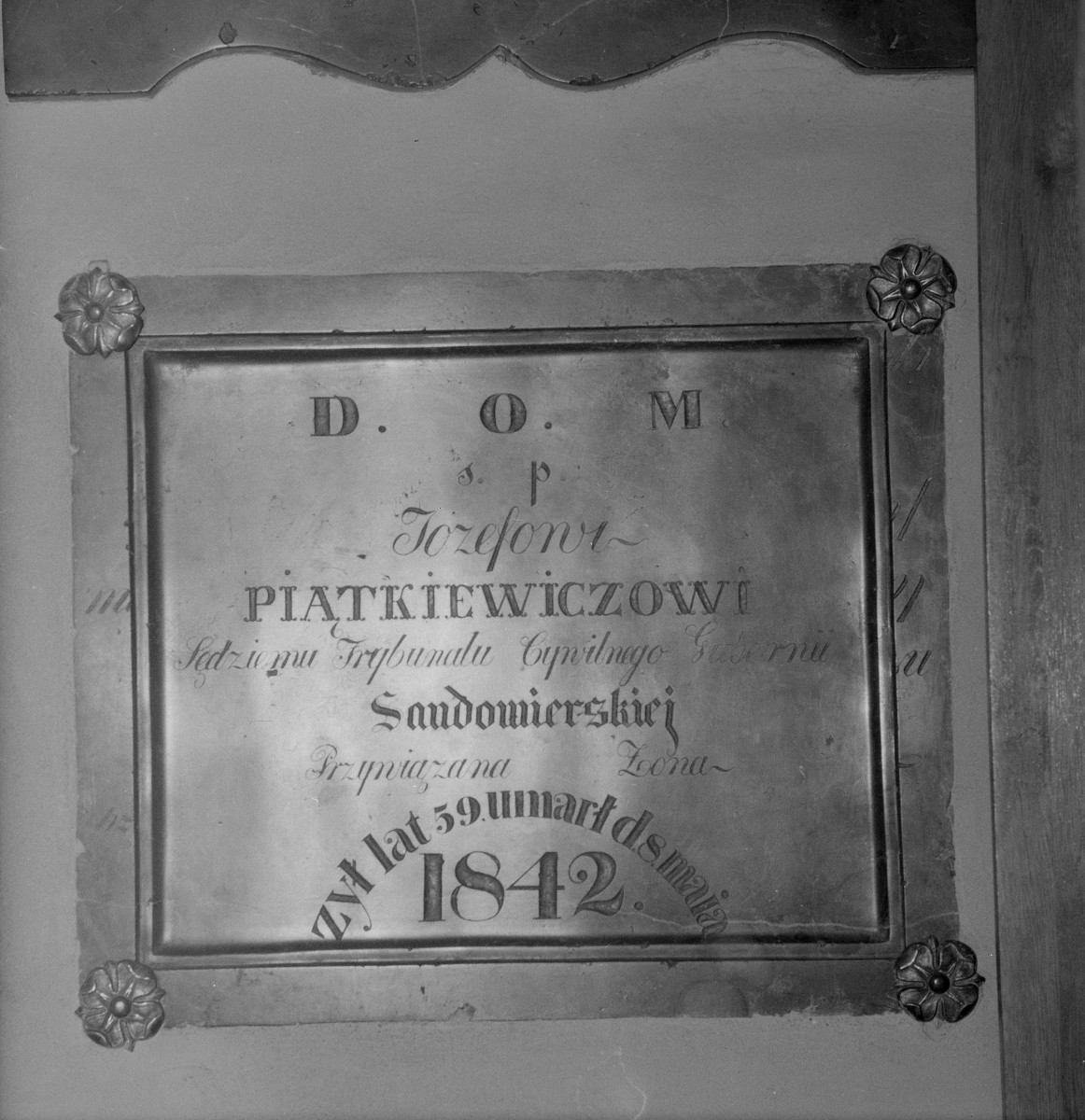 Kościołem pw. św. Katarzyny Aleksandryjskiej - epitafium Józefa Piątkiewicza, skan 1