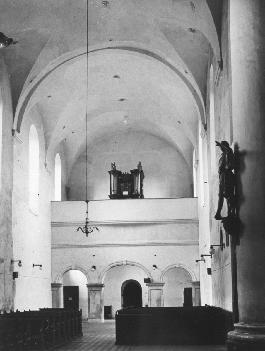 klasztor Boromeuszek /d. Klarysek oraz Augustianów/ - kościół pw. Podwyższenia Krzyża Świętego - wnętrze - nawa główna - chór - organy, skan 1