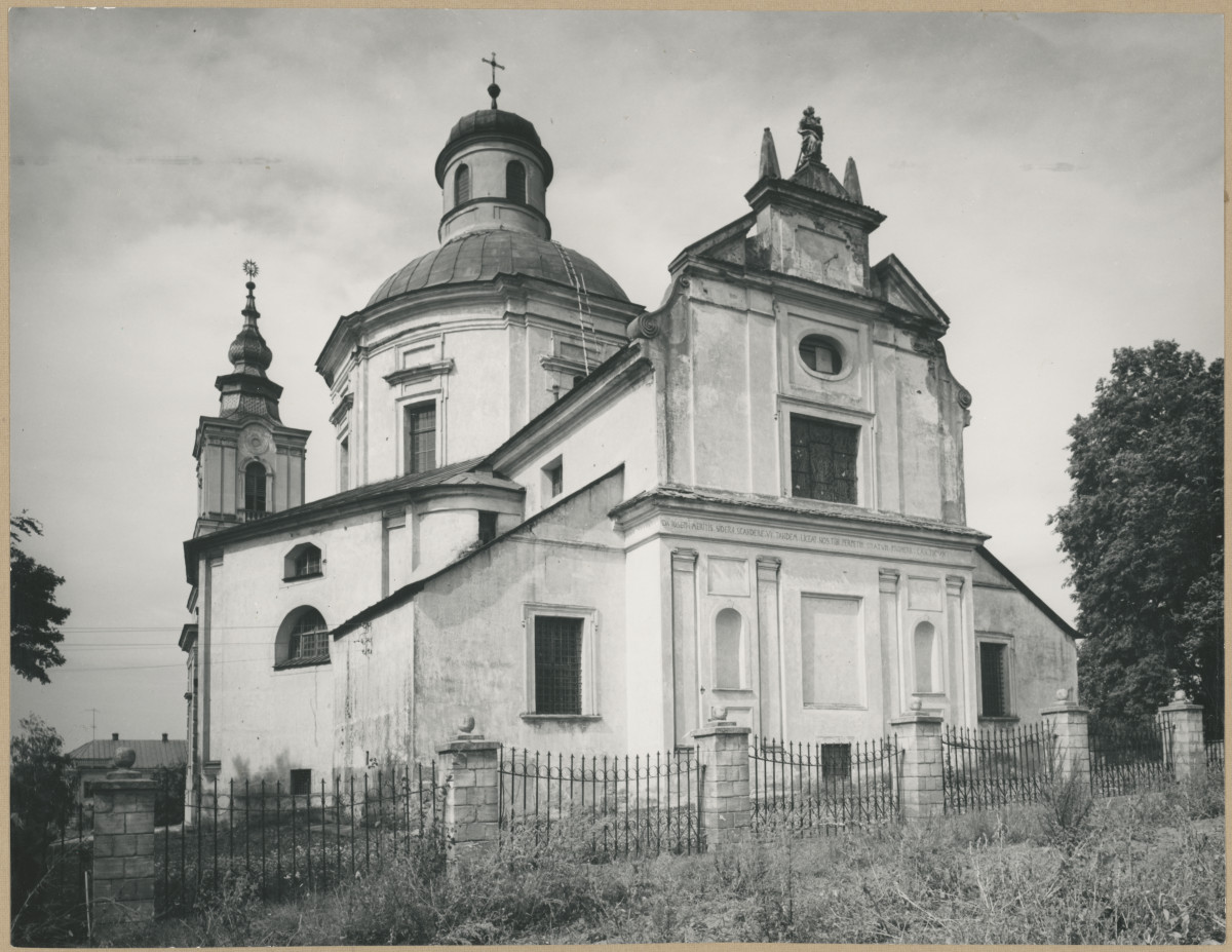 Kościół parafialny - widok ogólny od strony płd-wsch., skan 1