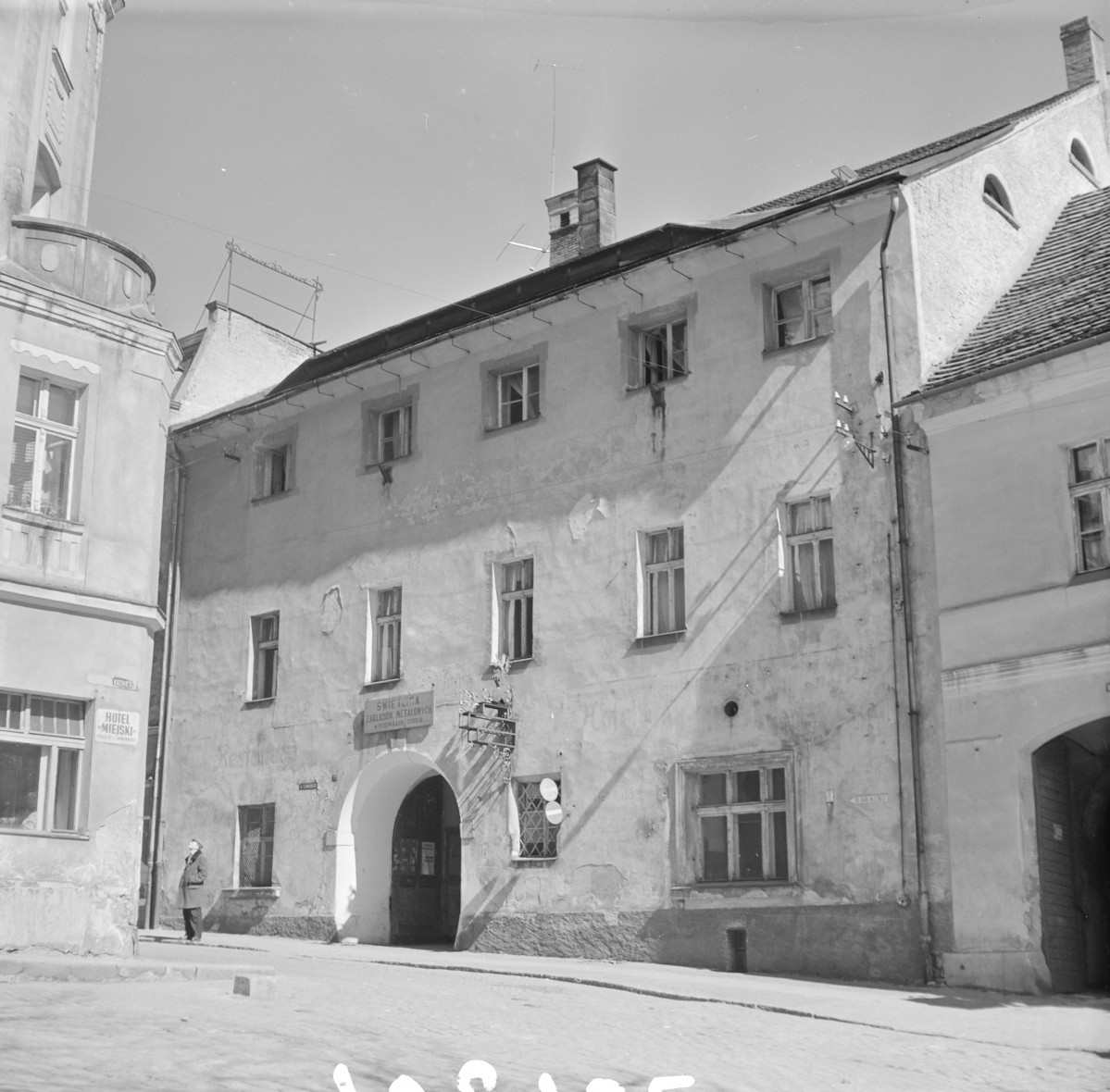 kamienica - elewacja frontowa, skan 1