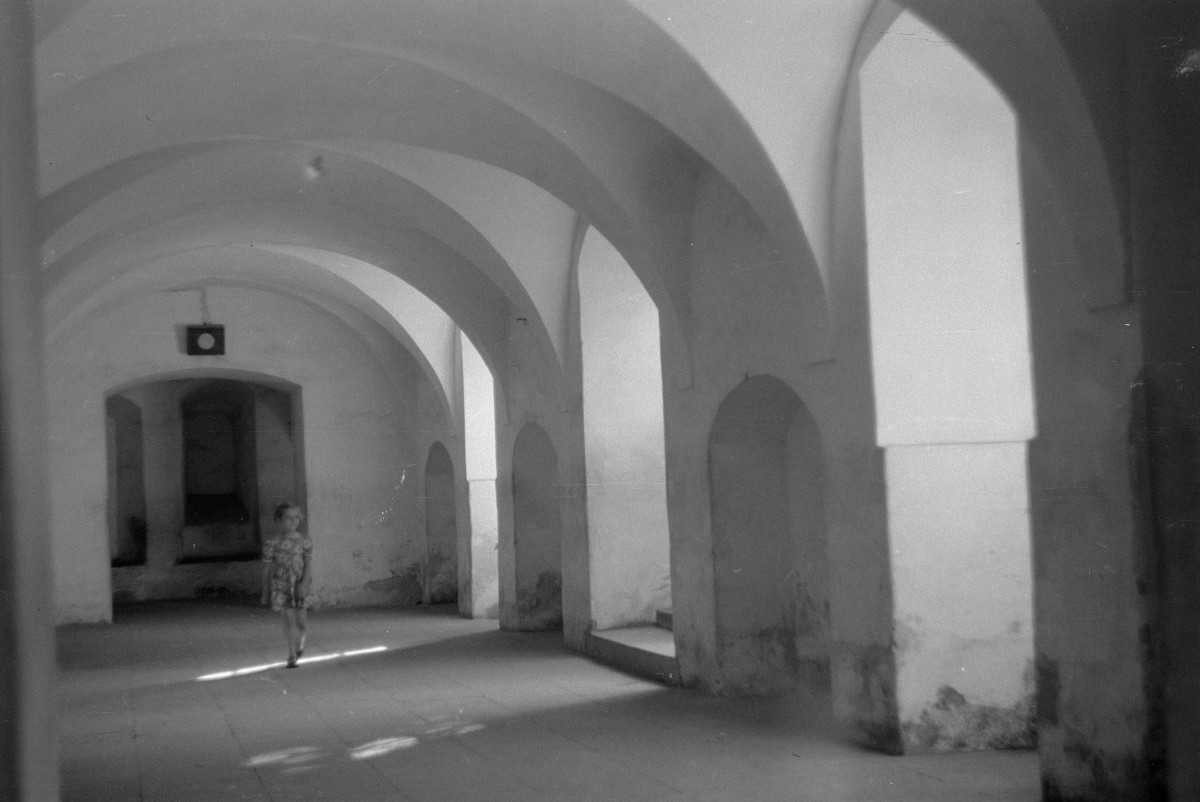 klasztor Bernardynów - krużganki, skan 1