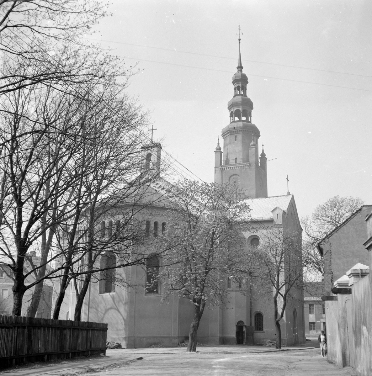 kościół św. Pawła i Piotra - elewacja, widok ogólny, skan 1