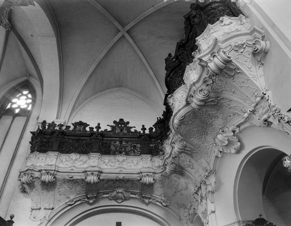 sanktuarium św. Jadwigi Śląskiej - kościół: kaplica św. Jadwigi - sklepienie krzyżowo - żebrowe, chór, skan 1