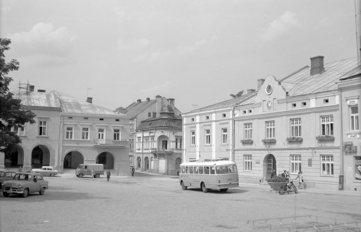 Pierzeja rynku, naroże. Strona pn-wsch., skan 1