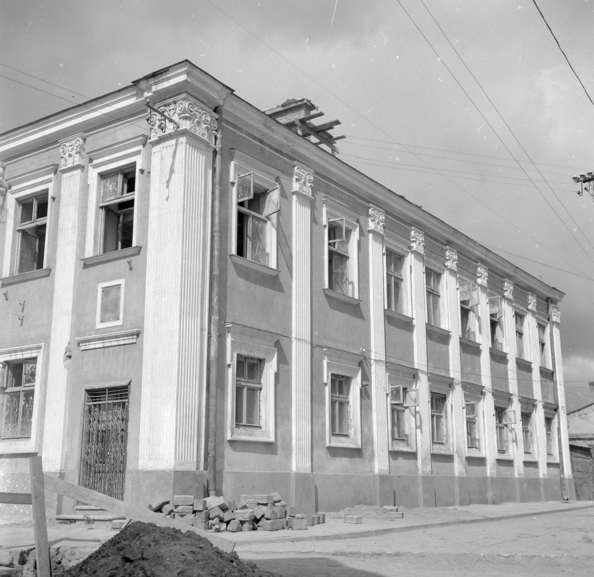 rynek - kamienice, elewacja, pilastry, skan 1