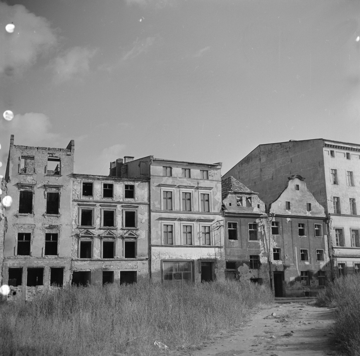 kamienice - elewacje frontowe, skan 1