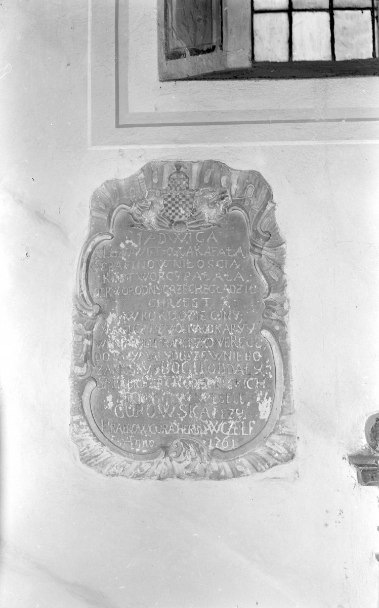klasztor franciszkański - nagrobek, skan 1