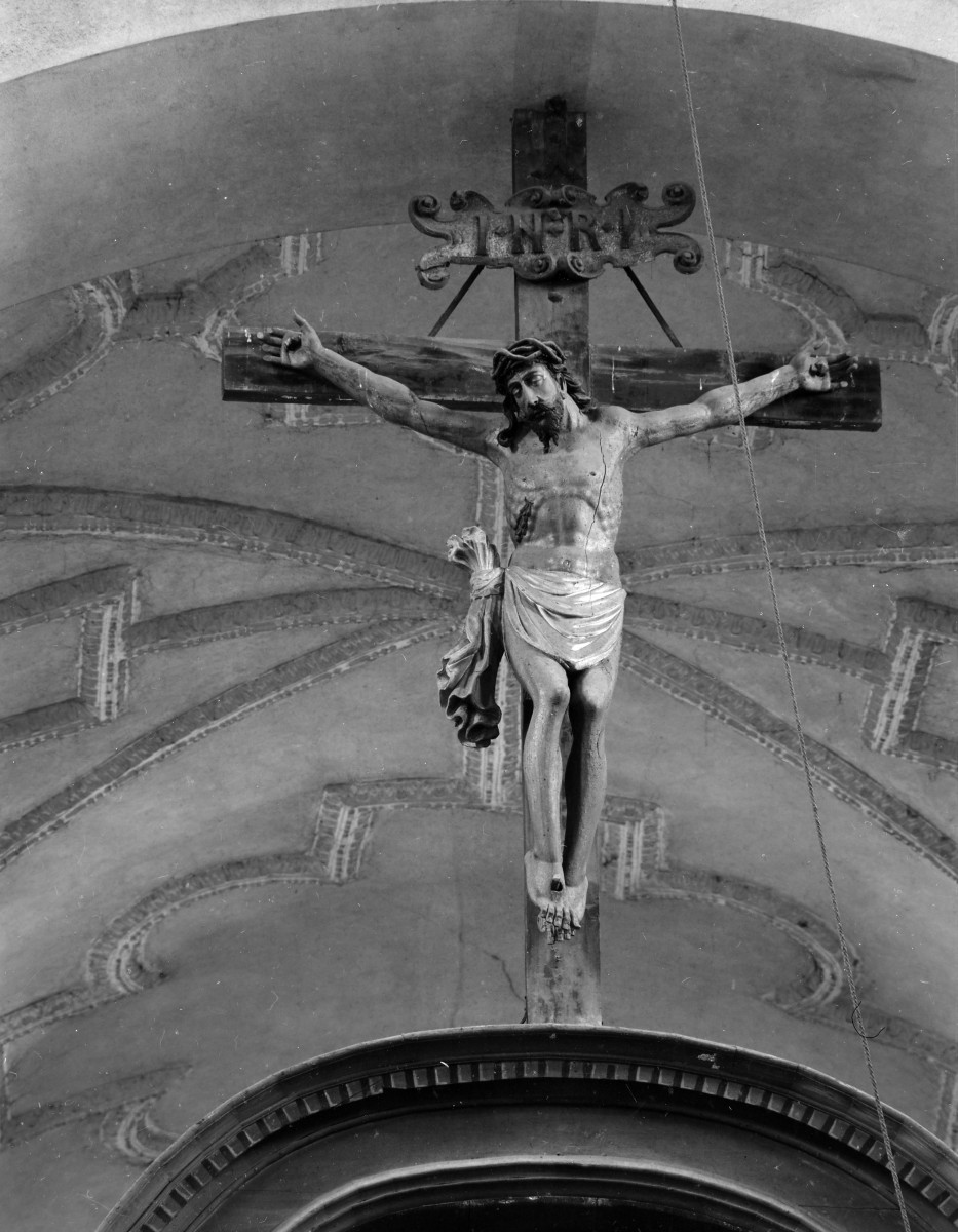 zespół klasztorny Dominikanów, kościół pw. św. Jakuba - wnętrze: krucyfiks na tęczy, skan 1