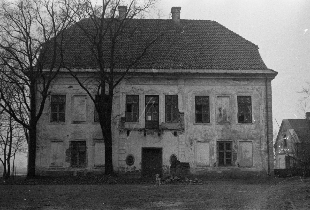 pałac Grzybkowskich - elewacja frontowa, skan 1