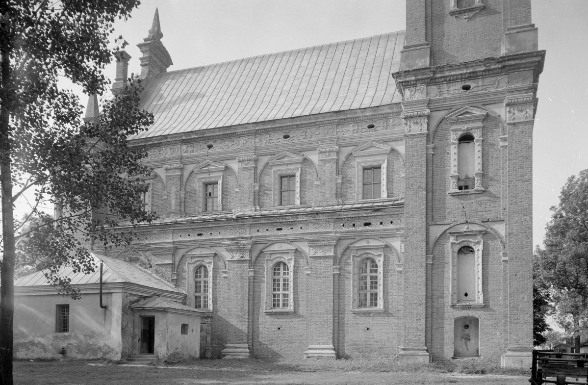 kościół parafialny pw. św.św. Floriana i Katarzyny XVII w. - elewacja północna, skan 1