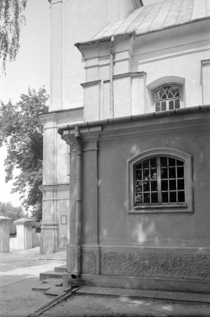 kościół pw. św. Jana Chrzciciela - elewacja południowa - fragment, skan 1
