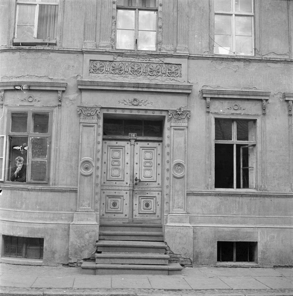 domy - elewacja frontowa, portal, skan 1