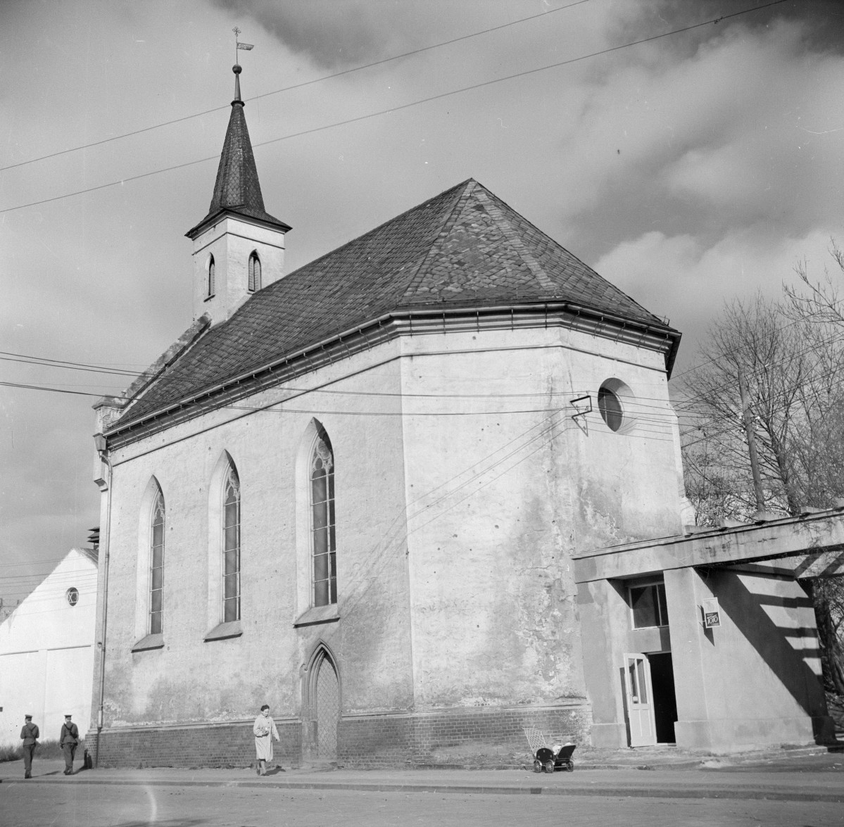 kościół Zwiastowania Najświętszej Maryi Panny - elewacja boczna prezbiterium, skan 1
