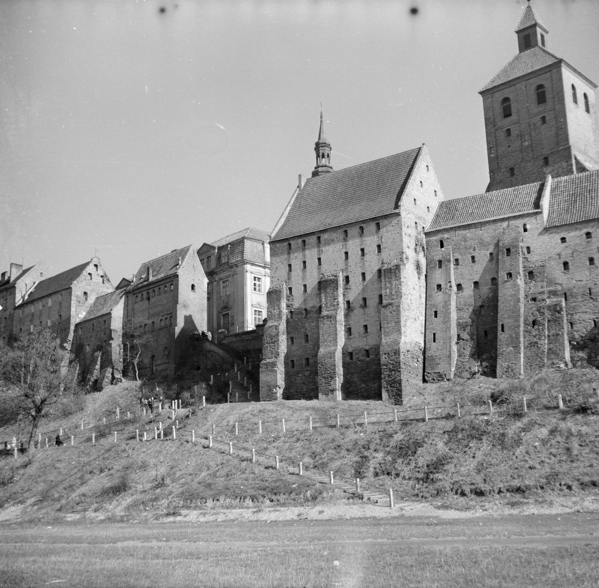 Zespół Spichrzy od strony Wisły - elewacje, skan 1