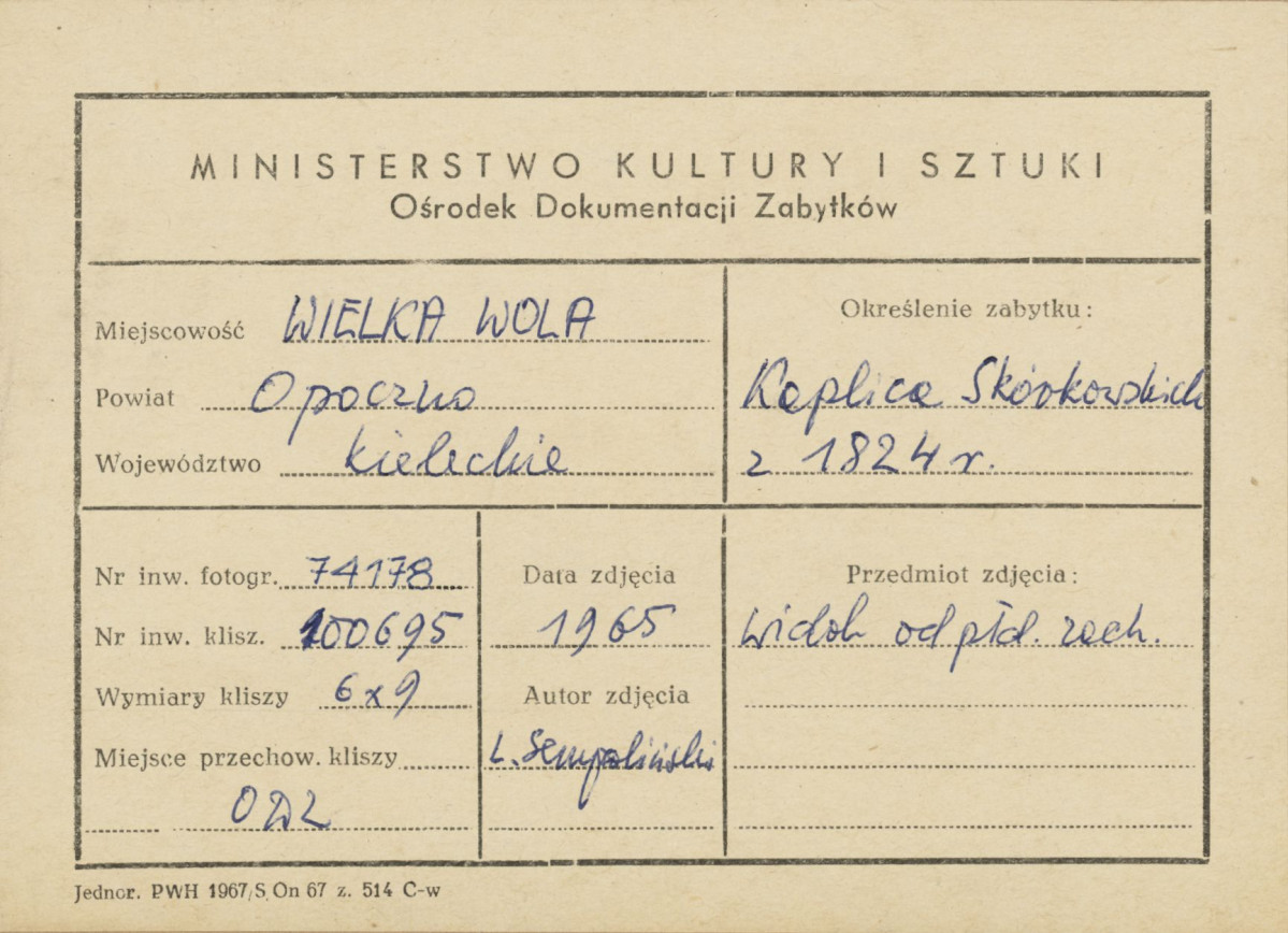 Kaplica Skórkowskich - widok ogólny od strony płd. - zach. - metryczka, skan 1
