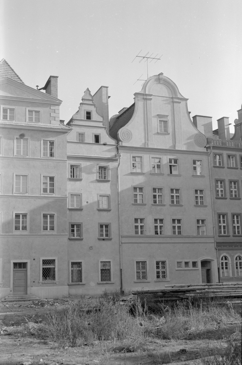 kamienice w rynku - elewacja od podwórza, skan 1