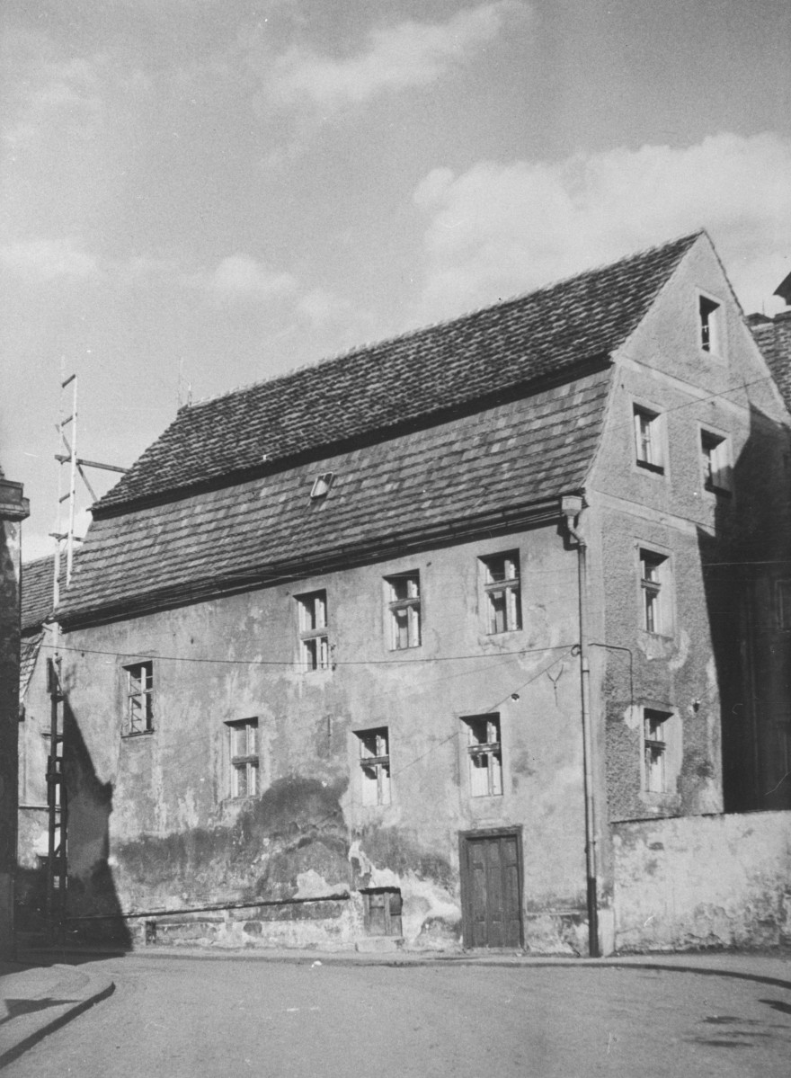 zabudowa miejska - kamienica - elewacja, skan 1