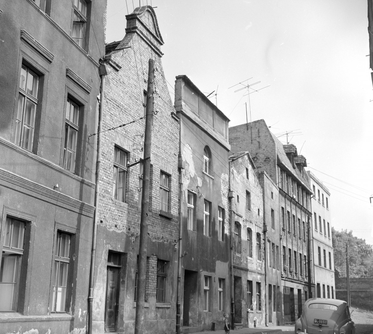 kamienice - elewacje frontowe, skan 1