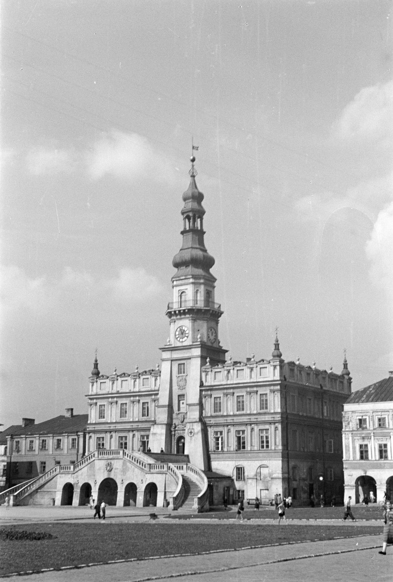 ratusz - elewacja frontowa, skan 1