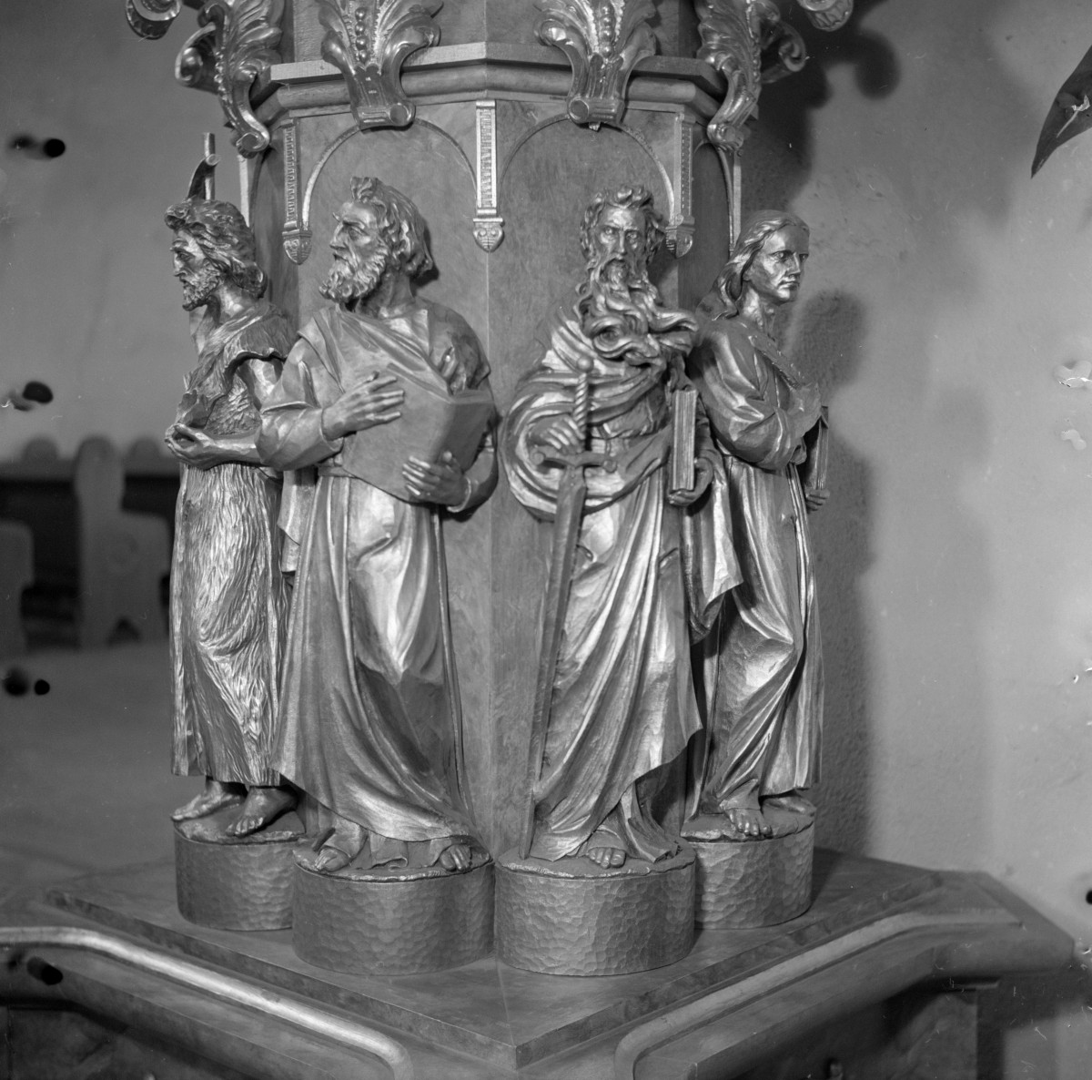 kościół franciszkanów - ambona, rzeźby, skan 1