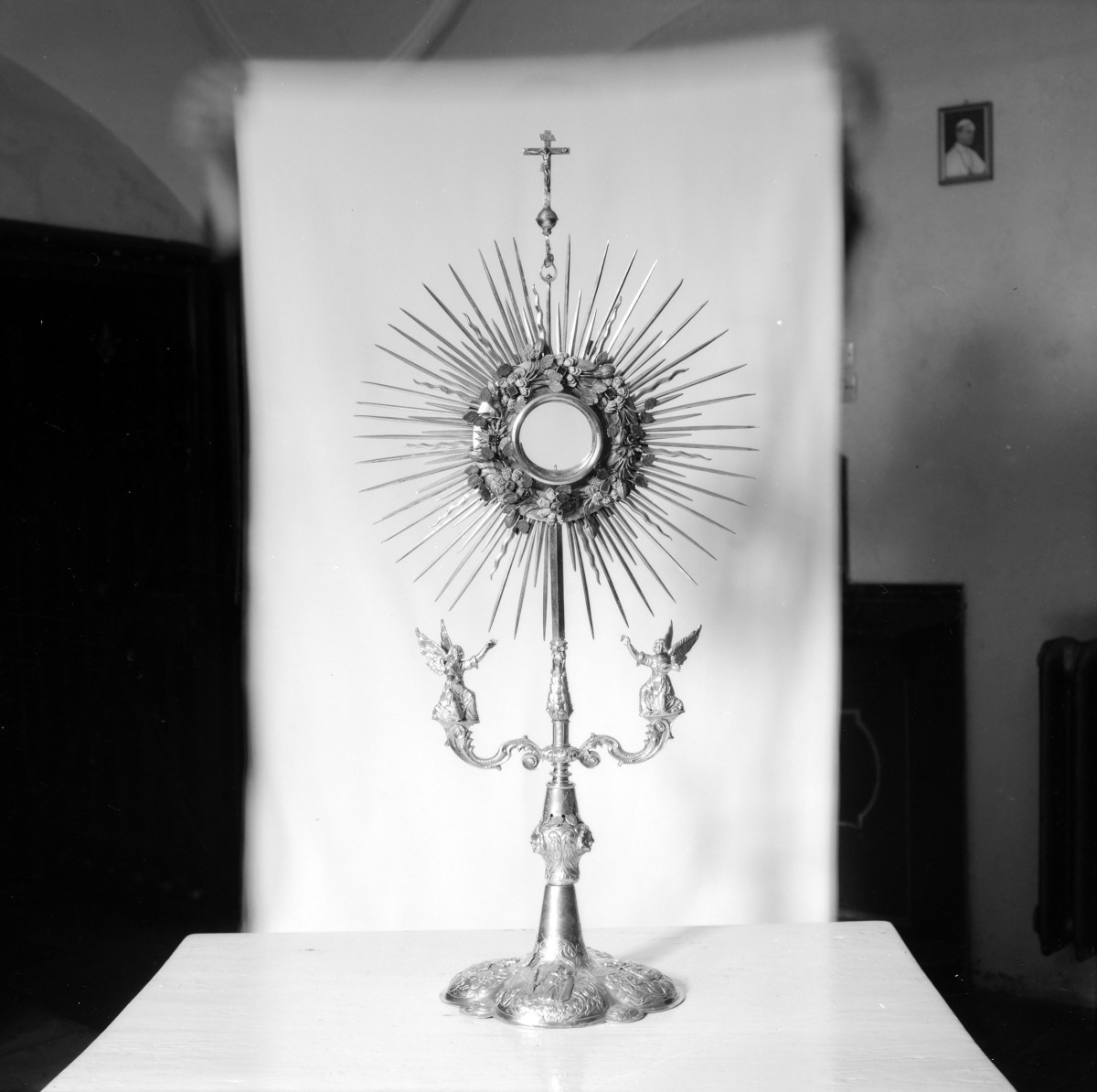 kościół, ob. parafialny pw. św. Bonawentury - wnętrze: monstrancja, ok. 1700, skan 1
