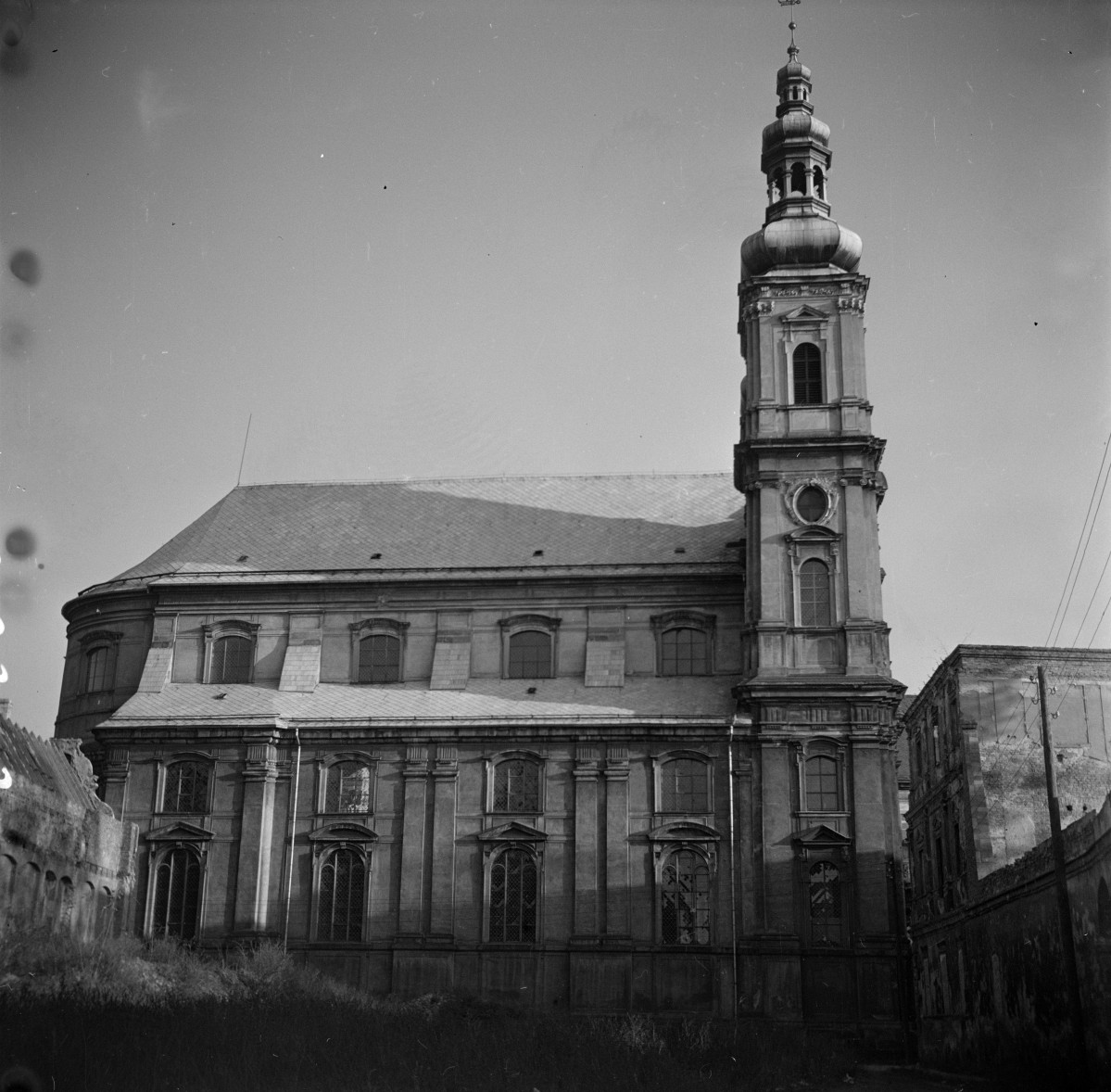 Kościół Wniebowzięcia Najświętszej Marii Panny - elewacja boczna, skan 1