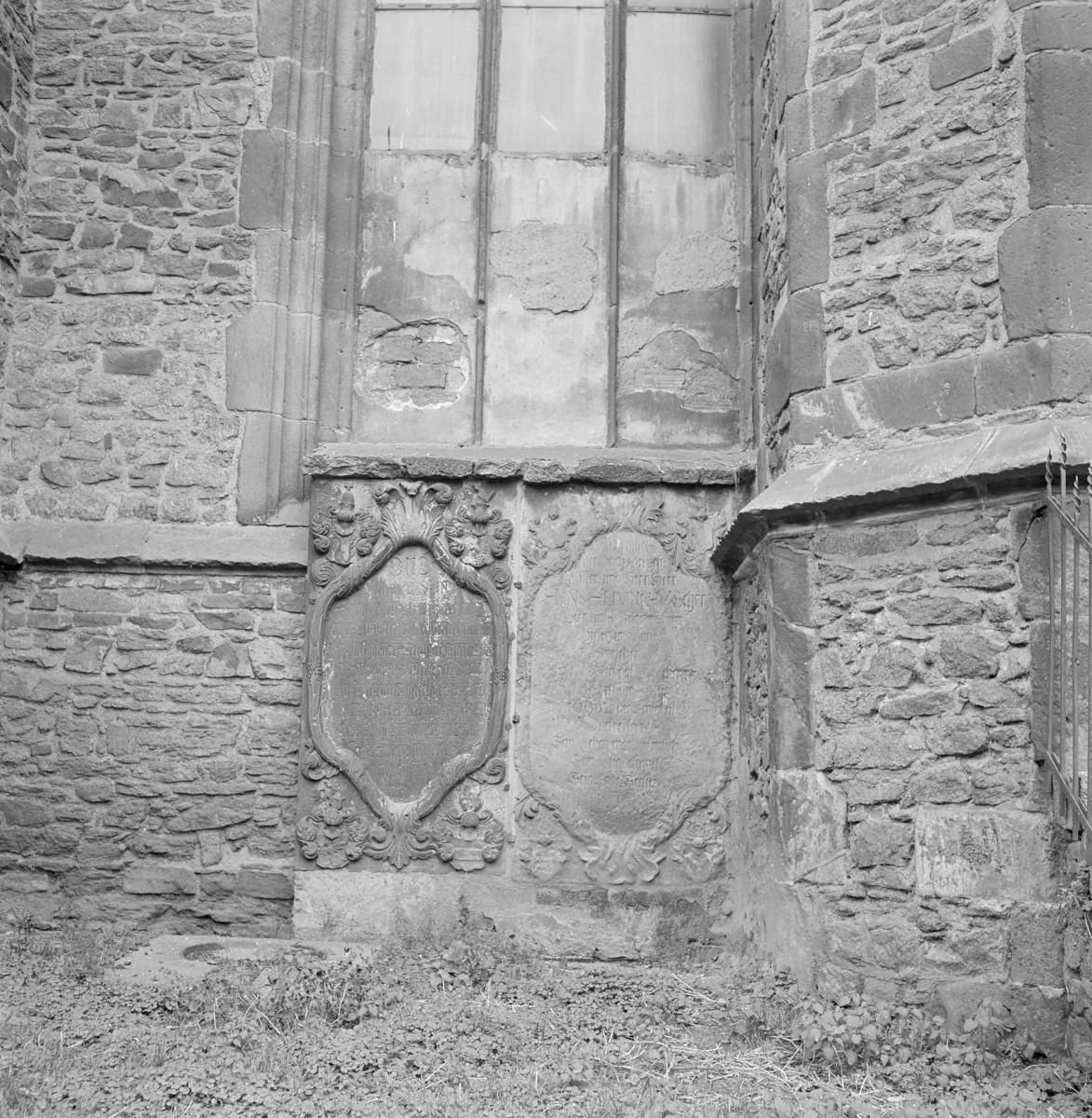 Bazylika kolegiacka św. apostołów Piotra i Pawła - epitafia Heleny von Seherr † 1650 oraz Hansa von Seherr † 1690 , skan 1