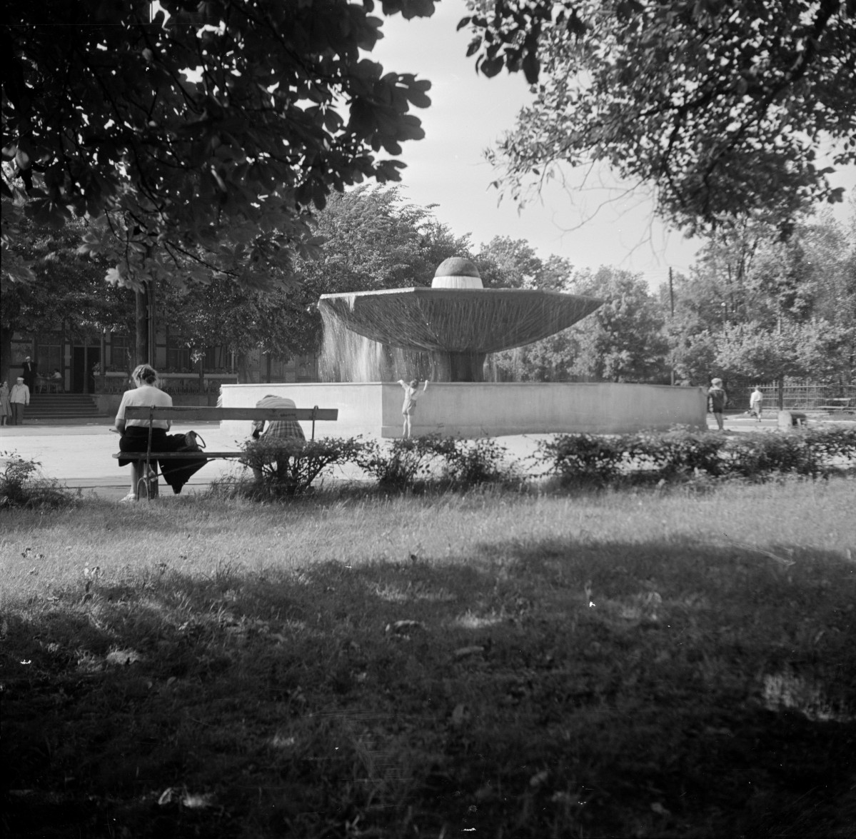 park zdrojowy -  fontanna, skan 1