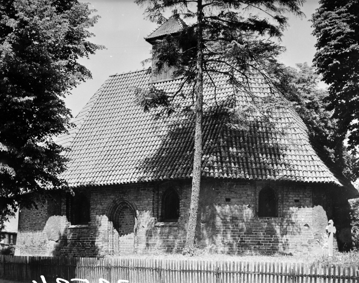 kaplica pw. św. Jerzego - elewacja boczna, skan 1