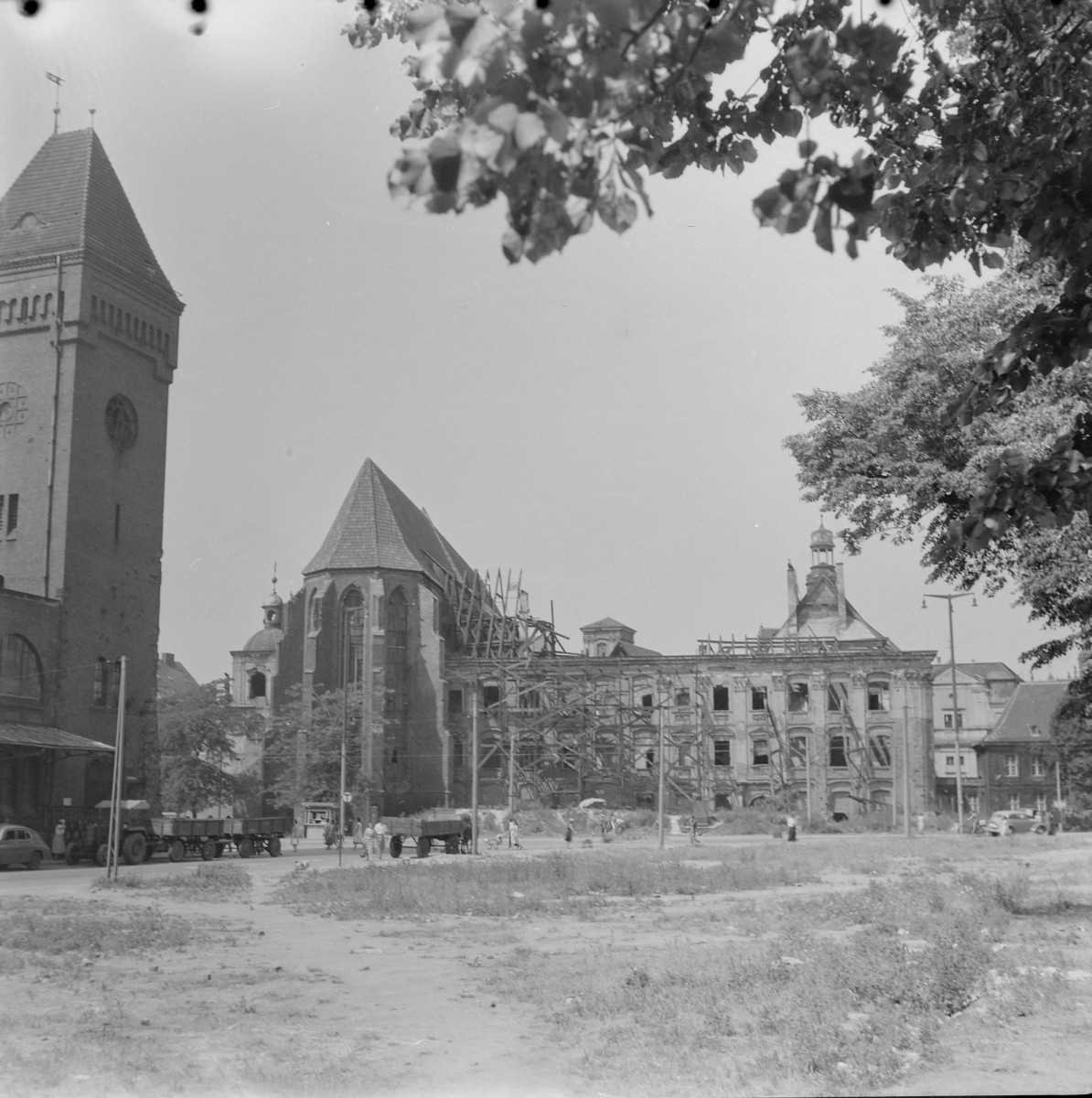 Zespół klasztorny franciszkanów oraz kościół. Zniszczenia i początek odbudowy. , skan 1