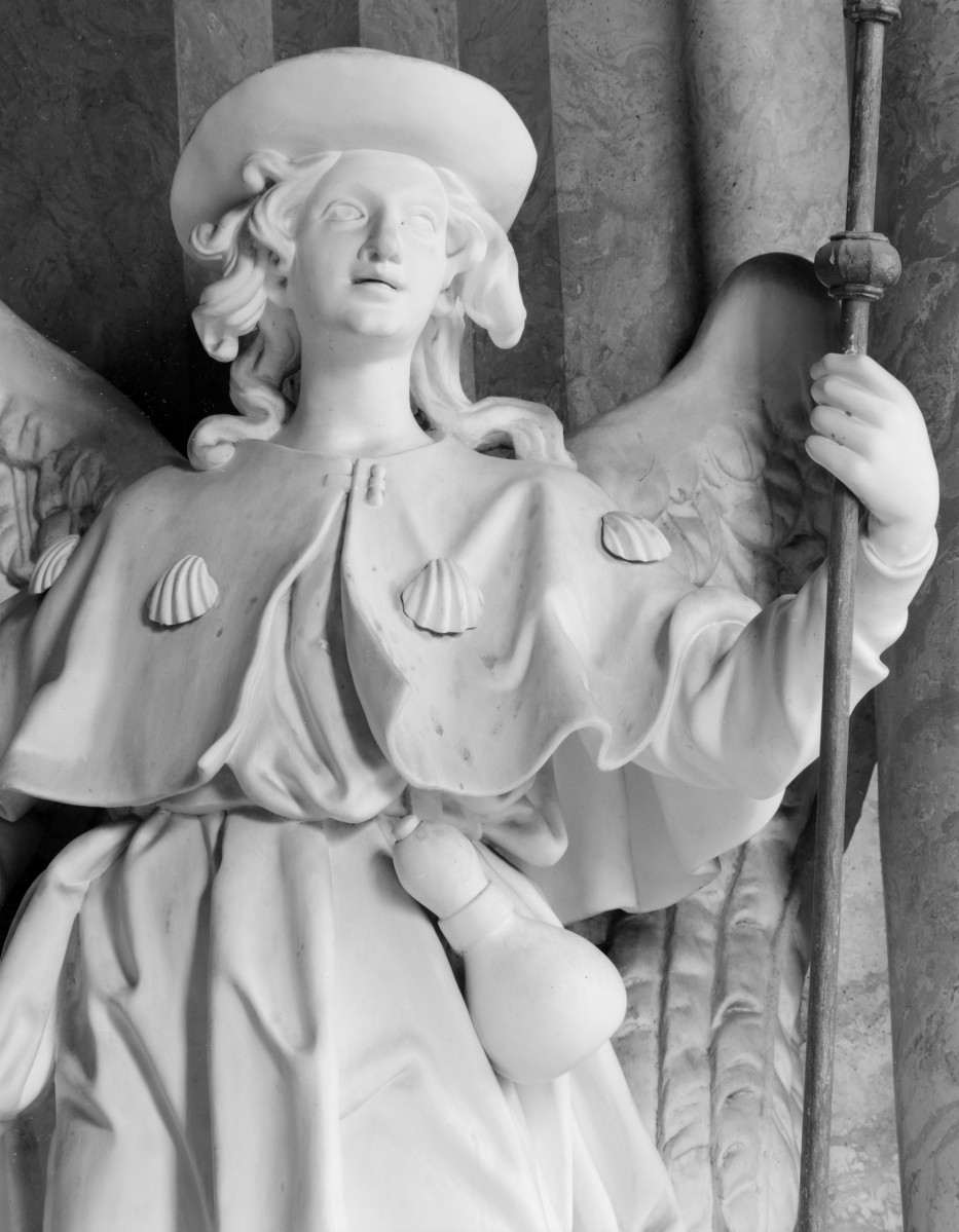 mauzoleum Piastów Świdnickich - wnętrze: figura, fragment, skan 1