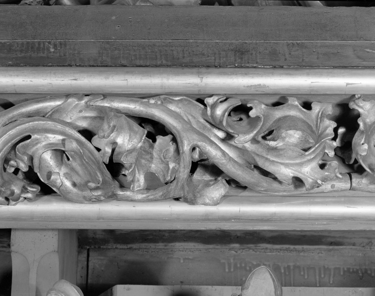 Kościół Mariacki pw. Wniebowzięcia Najświętszej Marii Panny - ołtarz Wita Stwosza: Predella - fragment ornamentu fryzu, skan 1