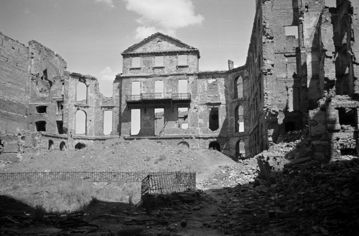 Ruiny kamienicy. , skan 1