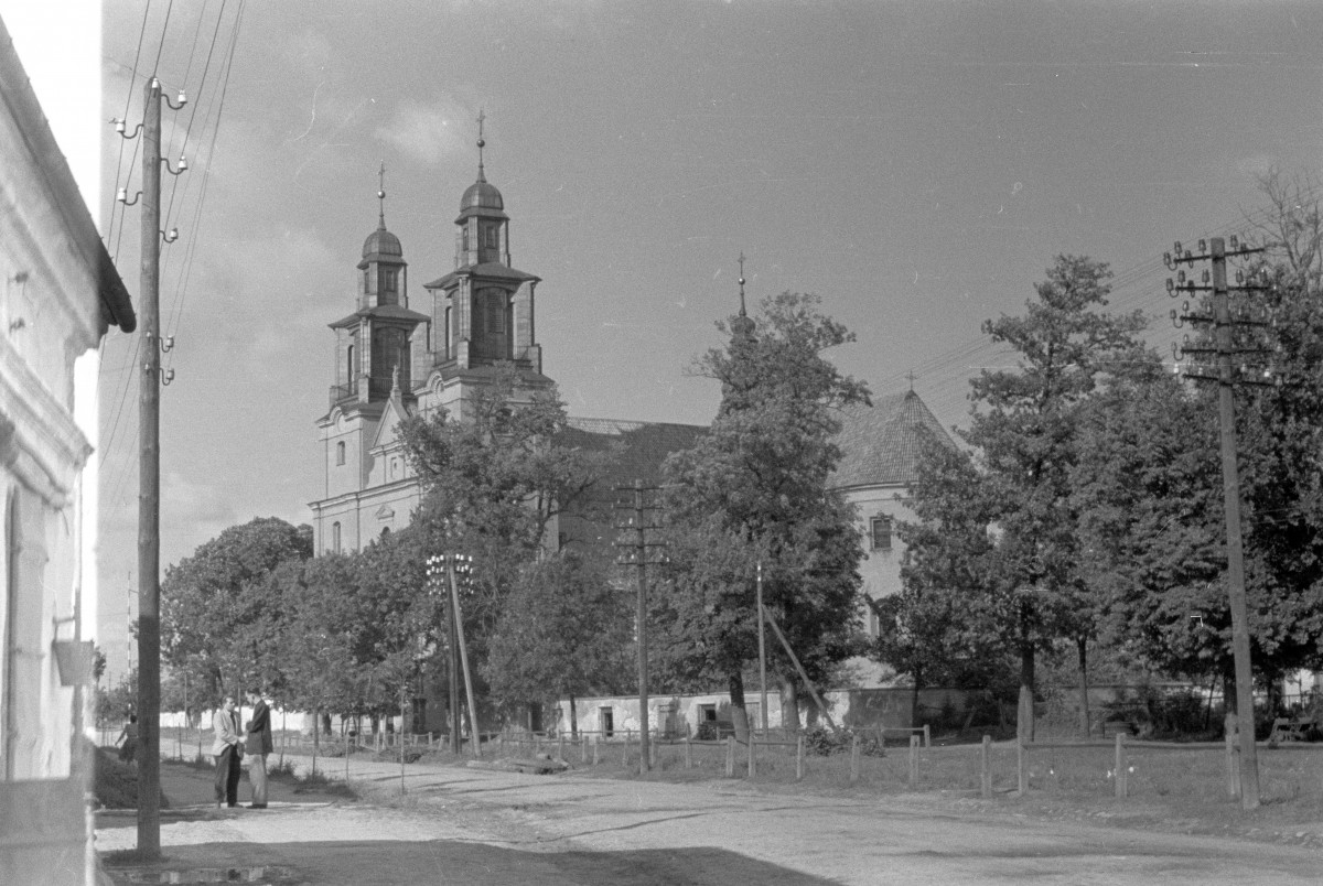 klasztor Dominikanów - kościół pw. Wniebowzięcia NMP - elewacja południowo - zachodnia, skan 1