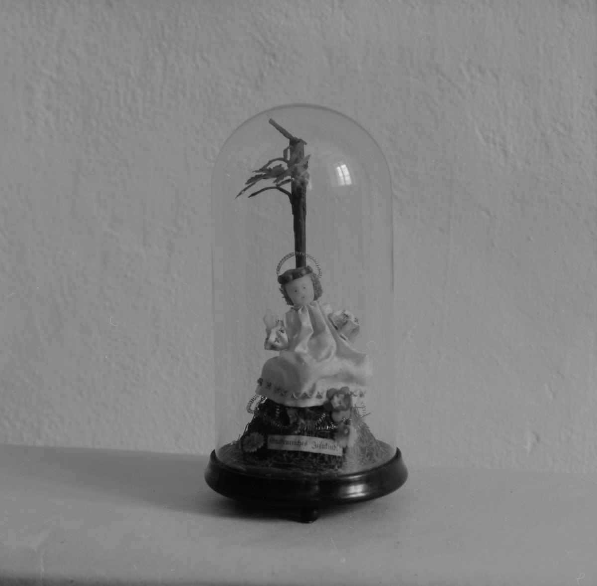 klasztor ss. Mniszek Benedyktynek - zbiory - figurka woskowa Dzieciątka Jezus z XIX wieku, skan 1