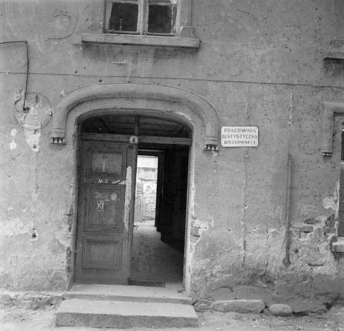 kamienica - elewacja i portal, skan 1