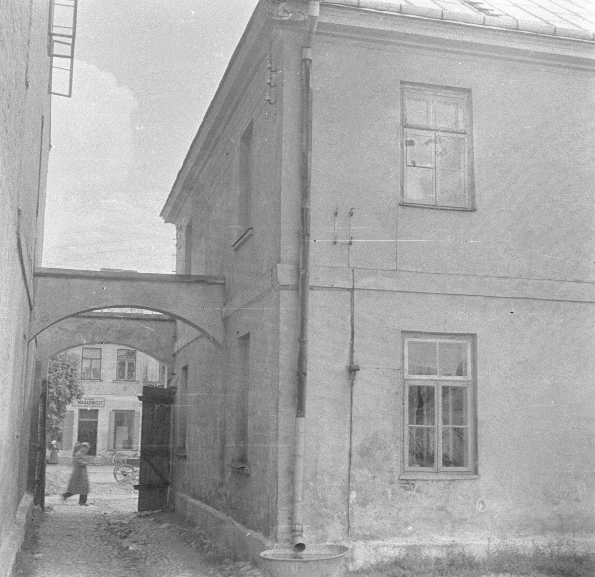 kamienica, poczta - elewacja boczna, skan 1