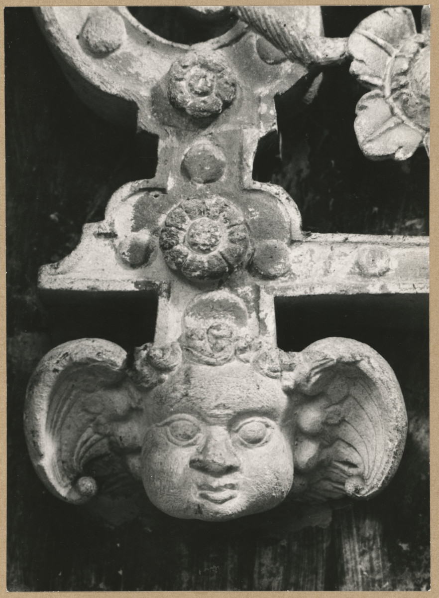 Kaplica Firlejów - ołtarz - fragment dekoracji, skan 1