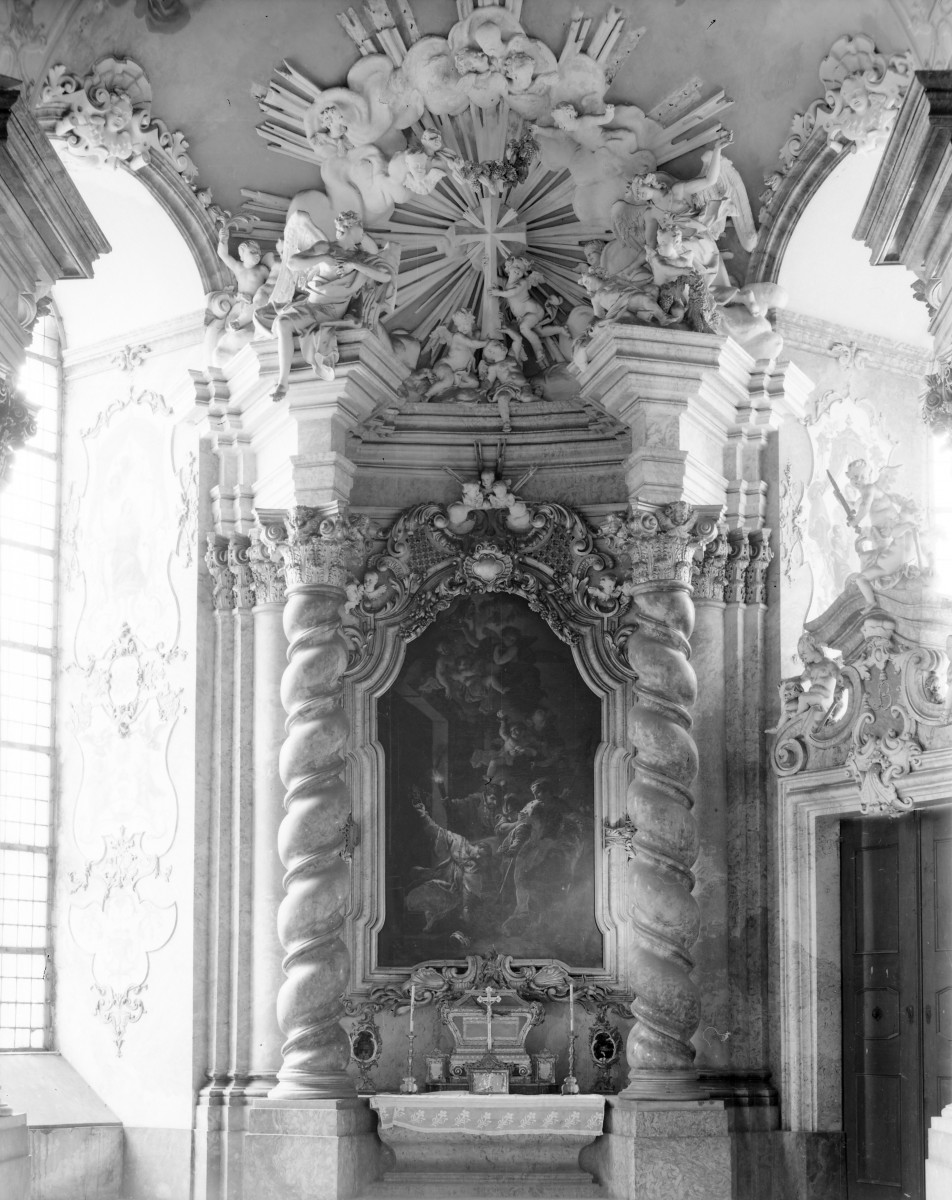 mauzoleum Piastów Świdnickich obok kościoła klasztornego, ob. parafialnego pw. Wniebowzięcia Najświętszej Marii Panny - wnętrze: ołtarz, skan 1