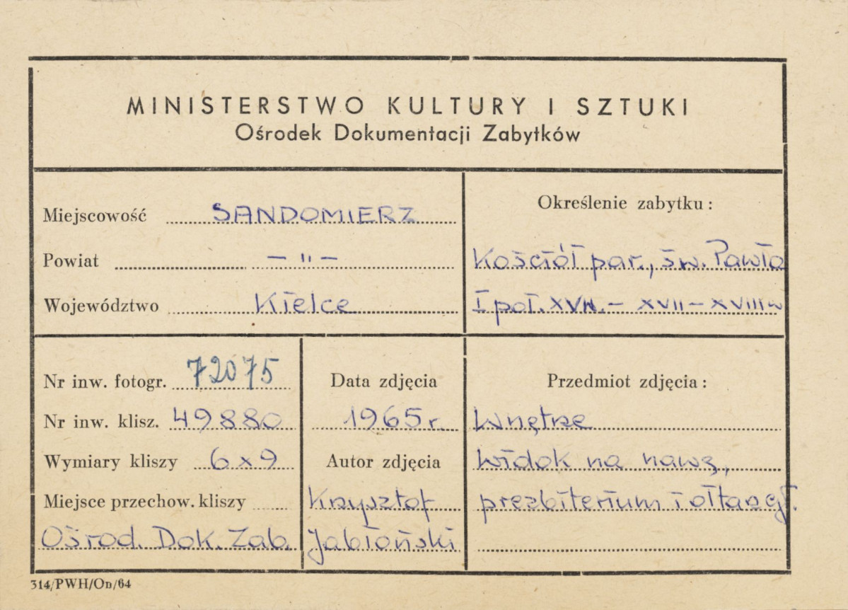 Kościół parafialny pw. św. Pawła - wnętrze, widok na nawę i prezbiterium - metryczka, skan 1
