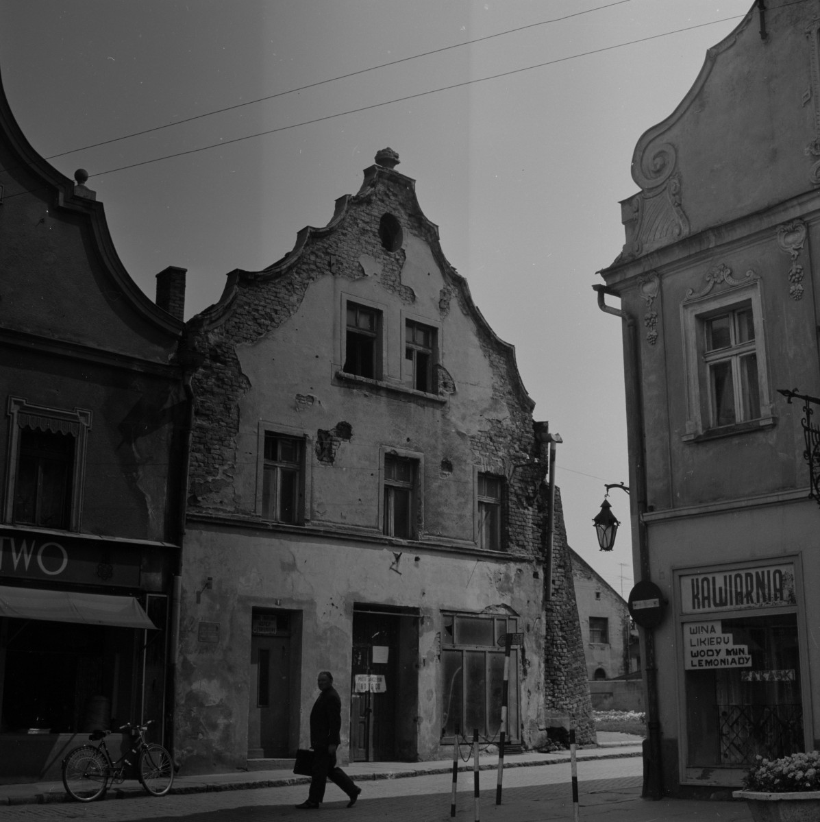 dom mieszkalny - elewacja frontowa, skan 1