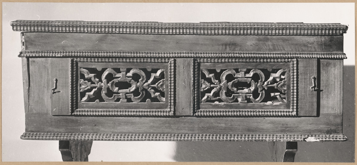 Muzeum Diecezjalne - organy przenośne, obudowa zewnętrzna, widok od tyłu, skan 1