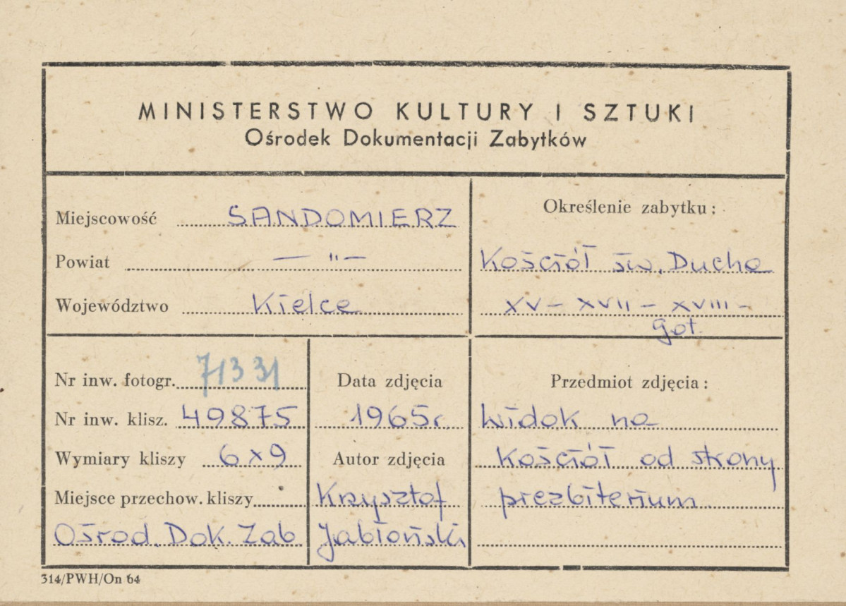 Zespół kościelno-szpitalny św. Ducha - widok na prezbiterium kościoła od strony płd. - wsch. - metryczka, skan 1